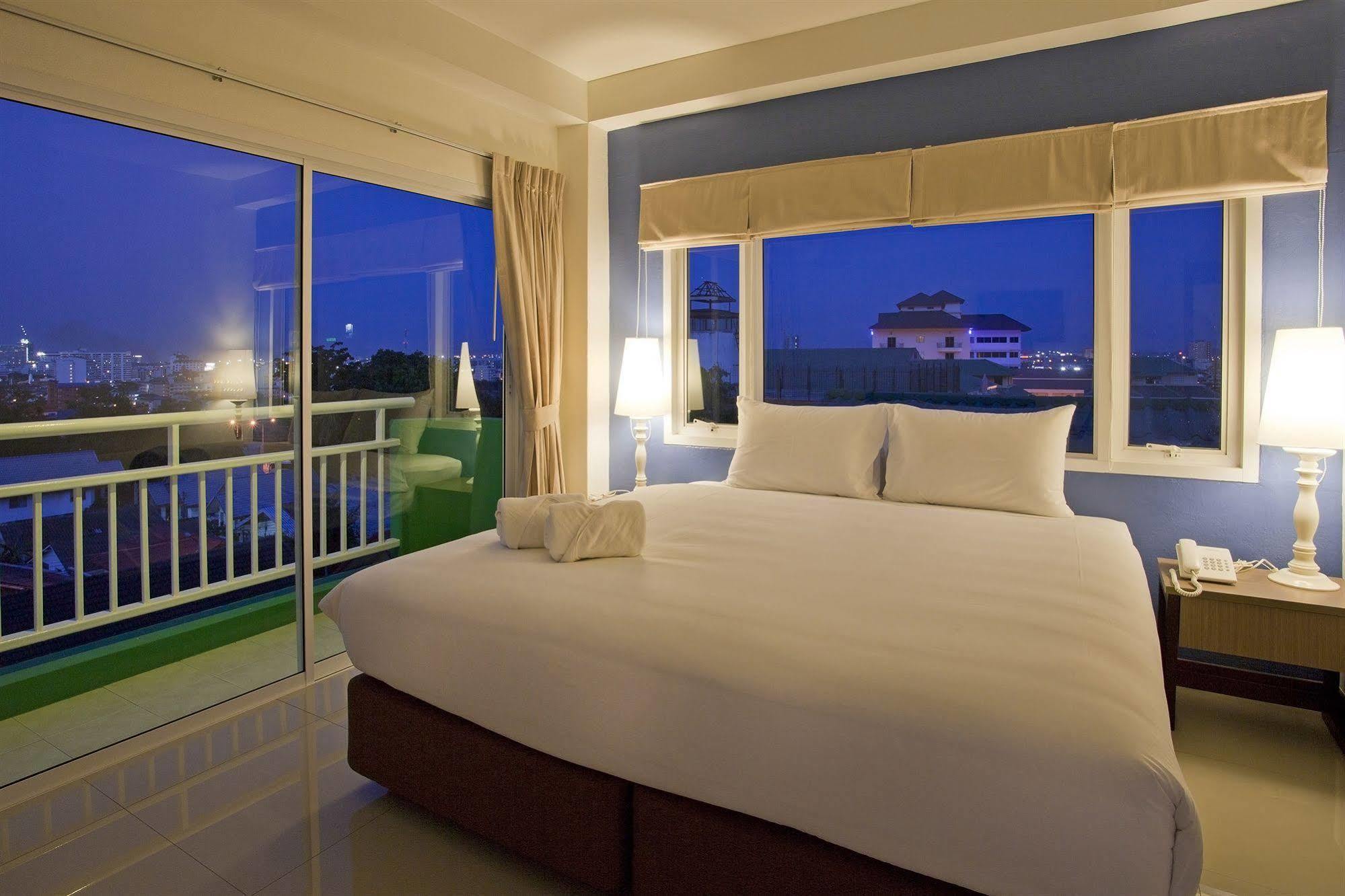 Wiz Hotel Pattaya Exterior photo