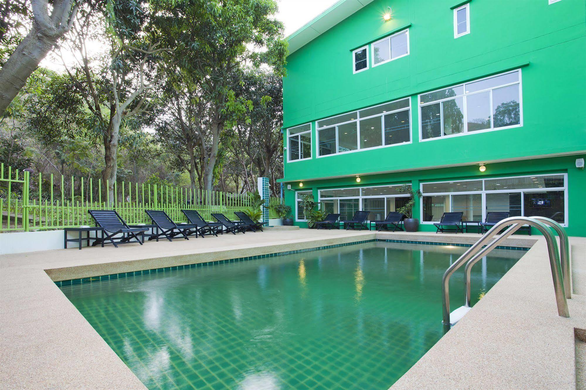 Wiz Hotel Pattaya Exterior photo