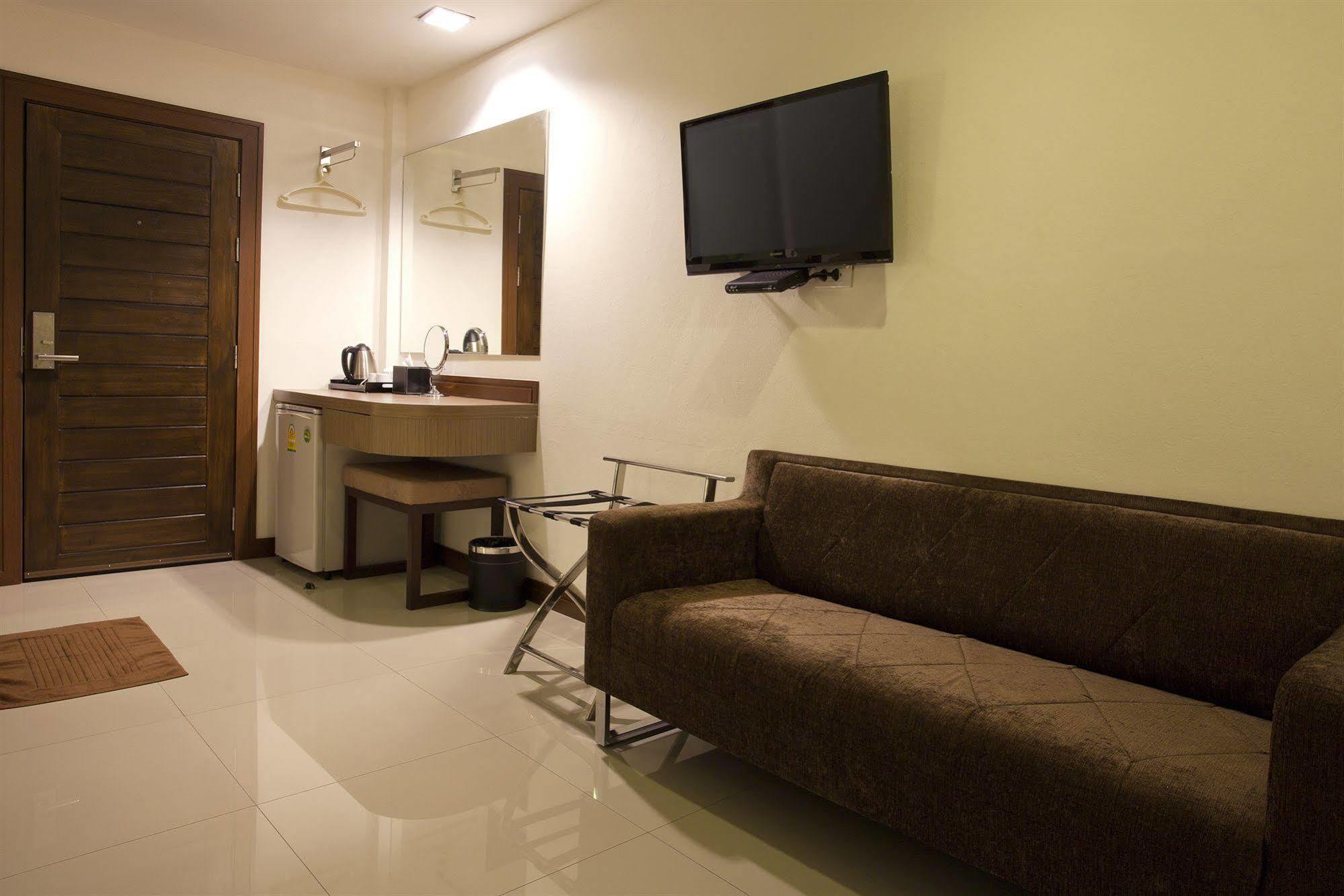 Wiz Hotel Pattaya Exterior photo